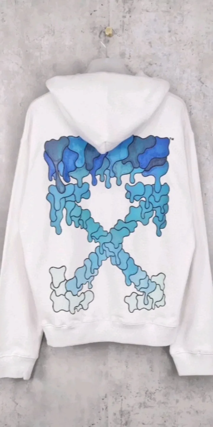 Real shot of the video - the top tested version of the official website new OFF-WHITE water droplet dissolving blue ice cream hoodie pullover sweatshirt Graffiti arrow series European niche culture high street versatile inkjet graffiti water drop arrow 💧 hot melt gradient effect! The printing adopts the imported glue hot stamping process. The printing has an overlapping and melting texture, creating a three-dimensional and dynamic effect. After high temperature and heat fixation, the firmness is very high, so there is no need to worry about the printing fading and falling off easily! The fabric is made of custom-woven and dyed pure cotton twill terry that has been pre-shrunk by washing and treated to prevent pilling. The collar is made of thick threads and is elastic. The collar will not deform even after repeated cleaning for a long time!   Complete range of PB packaging bags with wash water label tags and comparison support! 🚩Wall crack recommendation is different from the market currency! A full set of customized accessories! Strict quality control! ZP-purchasing agent of the same level! It’s extremely difficult to reproduce, so don’t be afraid of any comparison! Give it away and keep it for yourself💕 The fabric is made of 480g large fish scale pure cotton terry fabric, which is full of drape and is a big release. Color: black and white Size: XS-L P:390